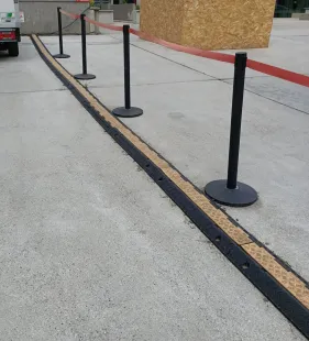 Najazd kablowy, próg, najazd na kable - 2 kanałowy drogowy 100x24x4 cm