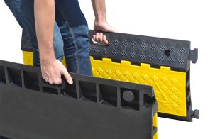 Najazd kablowy, próg, najazd na kable - 3 kanałowy drogowy 90x50x5 cm