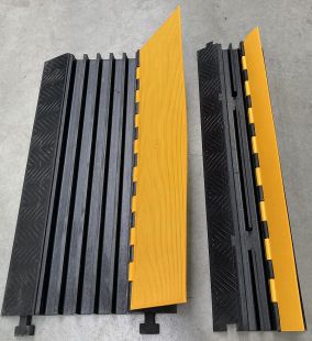 Najazd kablowy, próg, najazd na kable - 3 kanałowy drogowy 92x50,5x8 cm