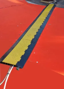 Najazd kablowy, próg, najazd na kable - 5 kanałowy drogowy 90x50x7 cm