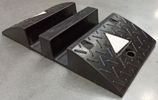 Najazd kablowy, próg, najazd na kable gumowy drogowy Heavy 40T, 2x kanał 7,5cm