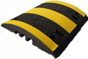 Najazd kablowy, próg, najazd na kable ochraniacz kabli podrzutowy PCV 44x50x7 cm