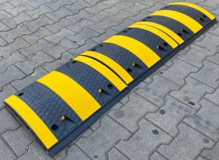 Najazd kablowy, próg, najazd na kable ochraniacz kabli podrzutowy PCV 44x50x7 cm