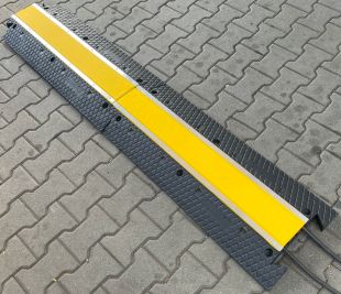 Najazd kablowy, próg, najazd na kable PCV 100x40x6 cm - 2 lub 3 komorowy ochraniacz kabli drogowy