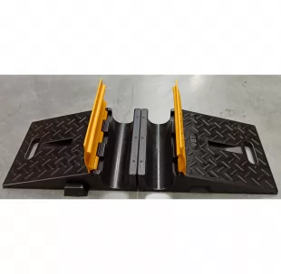 Najazd kablowy, próg, najazd na kable, przewody, gumowy drogowy max compact składany, 2x kanał 8cm