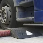 Najazd kablowy, próg, przejazd przez kable - 1 kanałowy drogowy gumowy Heavy 40T, 1x kanał 12cm