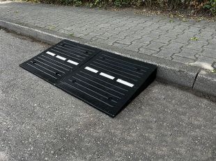 Najazd krawężnikowy, podjazd pod krawężnik 11cm - PCV