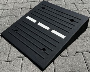 Najazd krawężnikowy, podjazd pod krawężnik 11cm - PCV