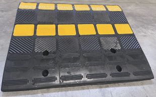 Najazd krawężnikowy, podjazd pod krawężnik 20cm - gumowy