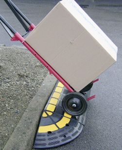 Najazd krawężnikowy, podjazd pod krawężnik 20cm - gumowy