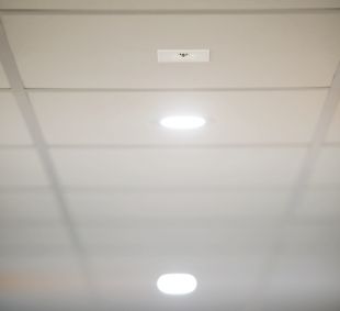 Oprawa awaryjna LED - oświetlenie drogi ewakuacyjnej ONTEC D