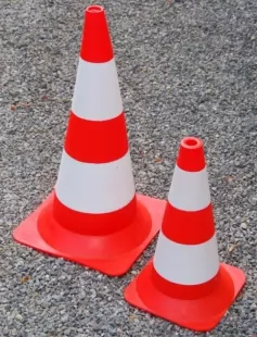 Pachołek drogowy ostrzegawczy 50cm U-23c, PCV 1,1kg - odblaskowy