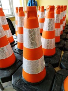 Pachołek drogowy ostrzegawczy 50cm U-23c, PCV, ciężki solidny 2,5kg - odblaskowy