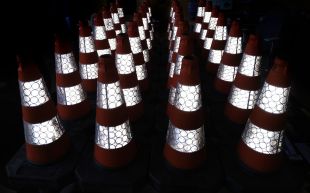 Pachołek drogowy ostrzegawczy 50cm U-23c, PCV, ciężki solidny 2,5kg - odblaskowy