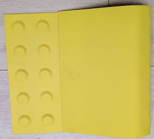 Płyta ostrzegawcza BRAJL ciąg, oznakowanie dla niewidomych gumowa żółta - kropki, okrągłe wypustki