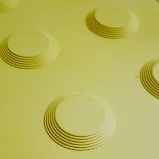 Płyta ostrzegawcza BRAJL ciąg, oznakowanie dla niewidomych gumowa żółta - kropki, okrągłe wypustki