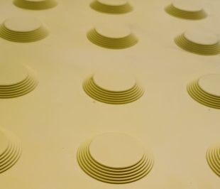 Płyta ostrzegawcza BRAJL ciąg, oznakowanie dla niewidomych gumowa żółta - kropki, okrągłe wypustki