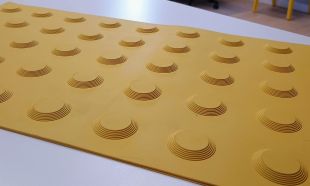 Płyta ostrzegawcza BRAJL ciąg, oznakowanie dla niewidomych gumowa żółta - kropki, okrągłe wypustki