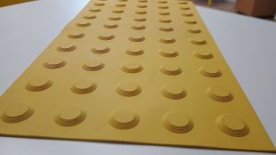 Płyta ostrzegawcza BRAJL ciąg, oznakowanie dla niewidomych gumowa żółta - kropki, okrągłe wypustki