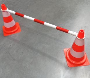 Poprzeczka teleskopowa na pachołki, barierka