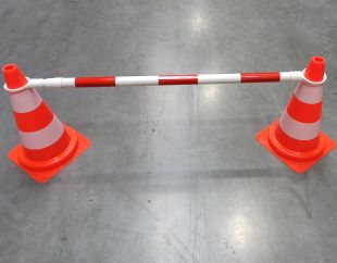 Poprzeczka teleskopowa na pachołki, barierka