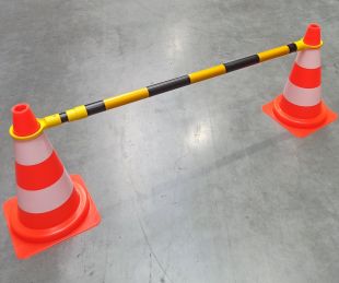 Poprzeczka teleskopowa na pachołki, barierka