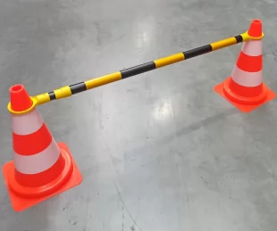 Poprzeczka teleskopowa na pachołki, barierka