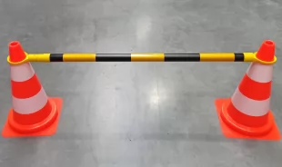 Poprzeczka teleskopowa na pachołki, barierka