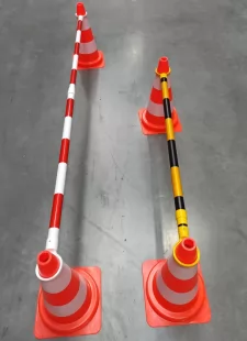 Poprzeczka teleskopowa na pachołki, barierka