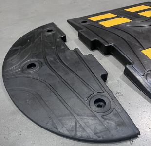 Próg zwalniający drogowy - liniowy, listwowy 3cm, najazd 60cm - U-16 PVB 3M