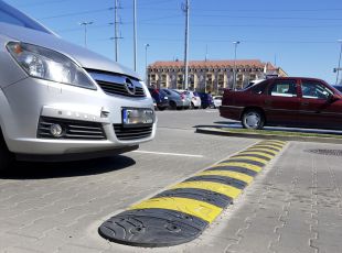 Próg zwalniający drogowy - liniowy, listwowy 5cm, najazd 42cm - U-16 Salamandra