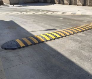 Próg zwalniający drogowy - liniowy, listwowy 5cm, najazd 98cm - U-16 PW-98