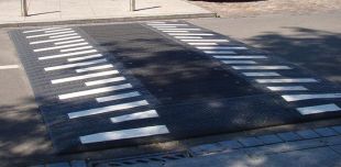 Segmentowy próg zwalniający płytowy drogowy gumowy 10cm U-16