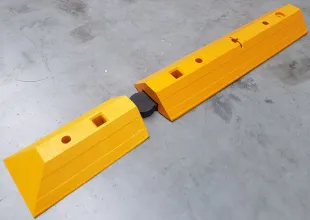 Separator drogowy liniowy ciągły U-25a rozdzielający pasy ruchu, szyna kierunkowa