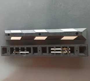 Separator, ogranicznik odbojnik parkingowy 120x15x10 cm - gumowy, biała taśma odblaskowa