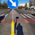 Słupek przeszkodowy, pylon U-5a na azyle drogowe, wysepki, otwór na znak drogowy