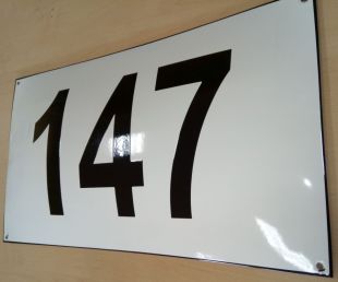 Tablica hipoteczna tabliczka adresowa - numer domu budynku ulicy - blacha emaliowana