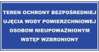 Tabliczka Teren ochrony bezpośredniej ujęcia wody powierzchniowej osobom nieupoważnionym wstęp wzbroniony