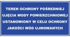 Tabliczka Teren ochrony pośredniej ujęcia wody powierzchniowej ustanowiony w celu ochrony jakości wód ujmowanych