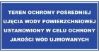 Tabliczka Teren ochrony pośredniej ujęcia wody powierzchniowej ustanowiony w celu ochrony jakości wód ujmowanych