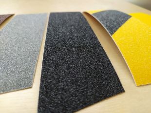 Taśma antypoślizgowa samoprzylepna na podłogę 2,5/5/10/15 cm x 18m - żółto-czarna