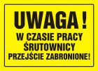 Uwaga! W czasie pracy śrutownicy przejście zabronione - znak, tablica budowlana - OA028