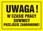 Uwaga! W czasie pracy suwnicy przejście zabronione - znak, tablica budowlana - OA029