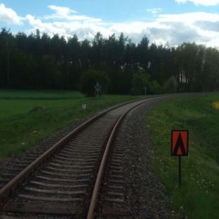 Wskaźnik ograniczenia prędkości W14 - znak kolejowy