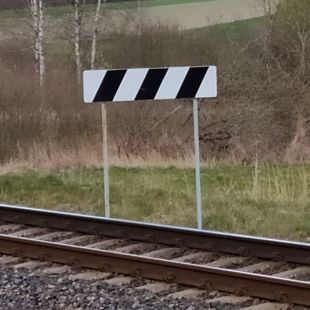 Wskaźnik przystanku osobowego W16 - znak kolejowy