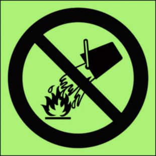 Zakaz gaszenia wodą - znak przeciwpożarowy ppoż - BA003