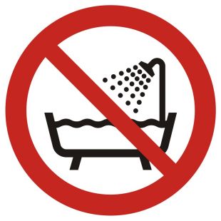 Zakaz używania urządzenia w wannie, pod prysznicem i w zbiornikach wypełnionych wodą - znak bhp zakazujący - GAP026