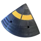 Zakończenie, narożnik gumowego podjazdu pod krawężnik 15cm - Pod 09 Zakończenie, narożnik gumowego podjazdu pod krawężnik 15cm