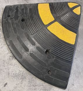 Zakończenie, narożnik gumowego podjazdu pod krawężnik 20cm