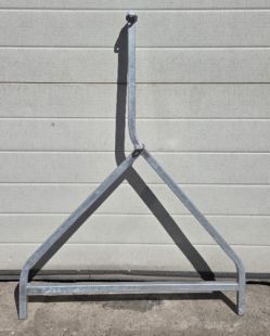 Zapora Drogowa U-20a na haki metalowa na stojakach